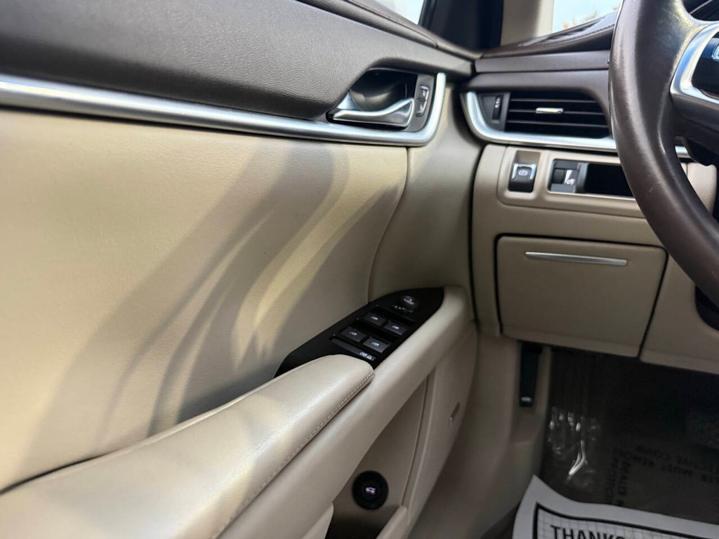 Cadillac XTS Vehicle Full-screen Gallery Image 30