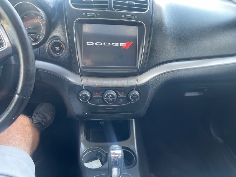 Dodge JOURNEY Vehicle Full-screen Gallery Image 8