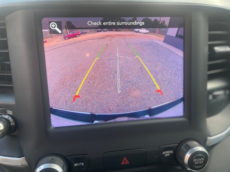 Ram 1500 Vehicle Full-screen Gallery Image 8