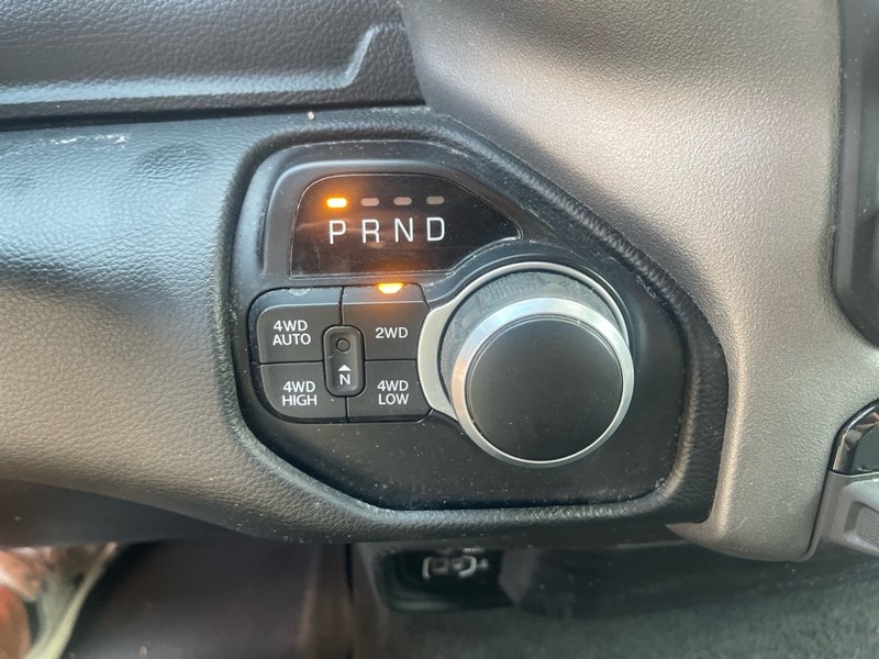 Ram 1500 Vehicle Full-screen Gallery Image 9