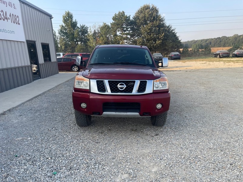 Nissan Titan Vehicle Full-screen Gallery Image 2