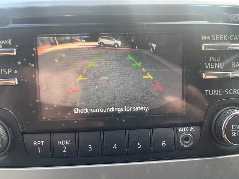 Nissan Titan Vehicle Full-screen Gallery Image 8