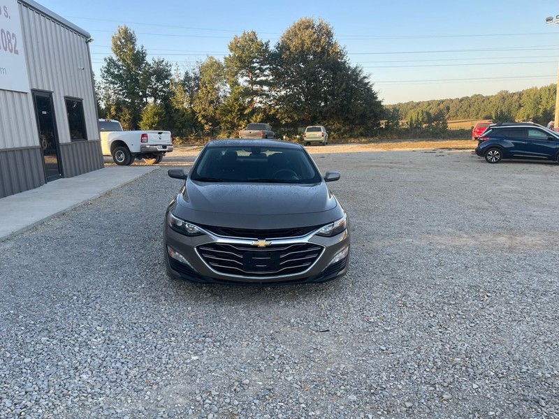 Chevrolet Malibu Vehicle Full-screen Gallery Image 2