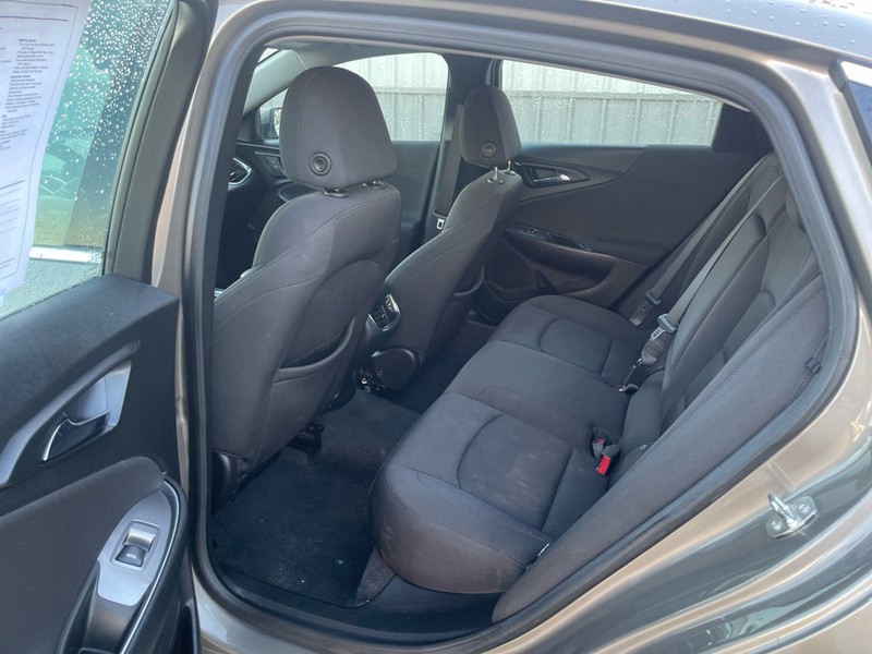 Chevrolet Malibu Vehicle Full-screen Gallery Image 5