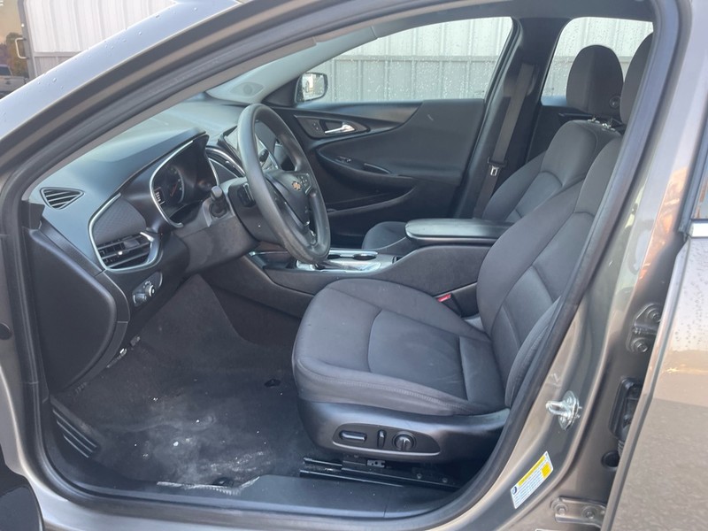 Chevrolet Malibu Vehicle Full-screen Gallery Image 6