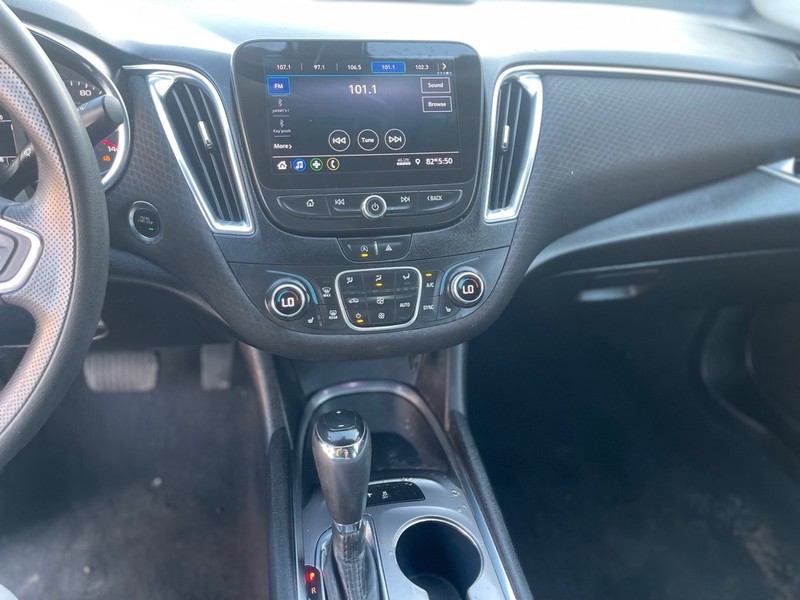 Chevrolet Malibu Vehicle Full-screen Gallery Image 7