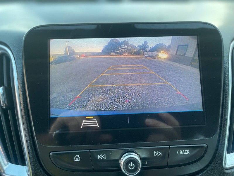 Chevrolet Malibu Vehicle Full-screen Gallery Image 8