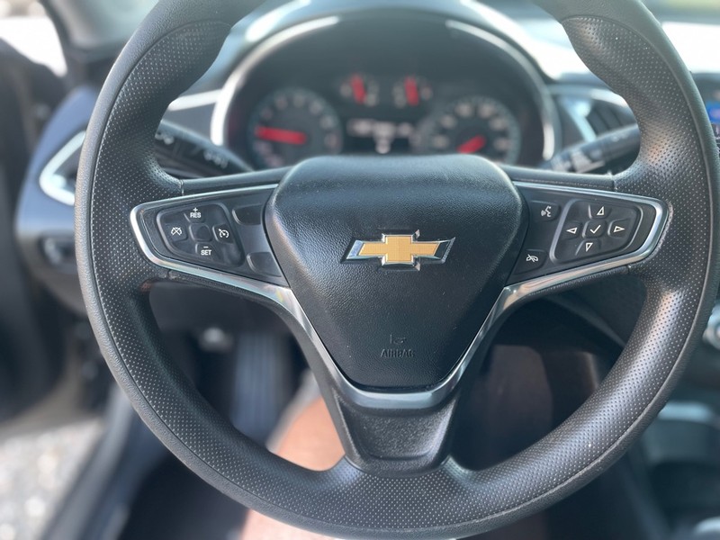 Chevrolet Malibu Vehicle Full-screen Gallery Image 9