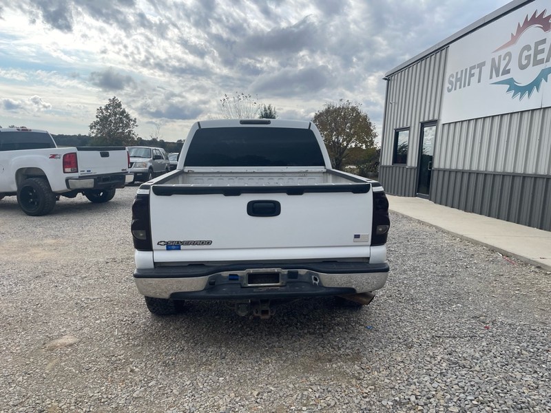 Chevrolet Silverado 1500 Vehicle Full-screen Gallery Image 4