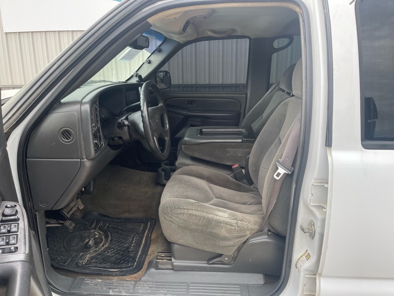 Chevrolet Silverado 1500 Vehicle Full-screen Gallery Image 6