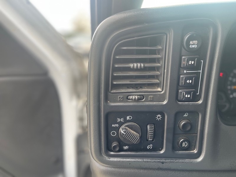 Chevrolet Silverado 1500 Vehicle Full-screen Gallery Image 8