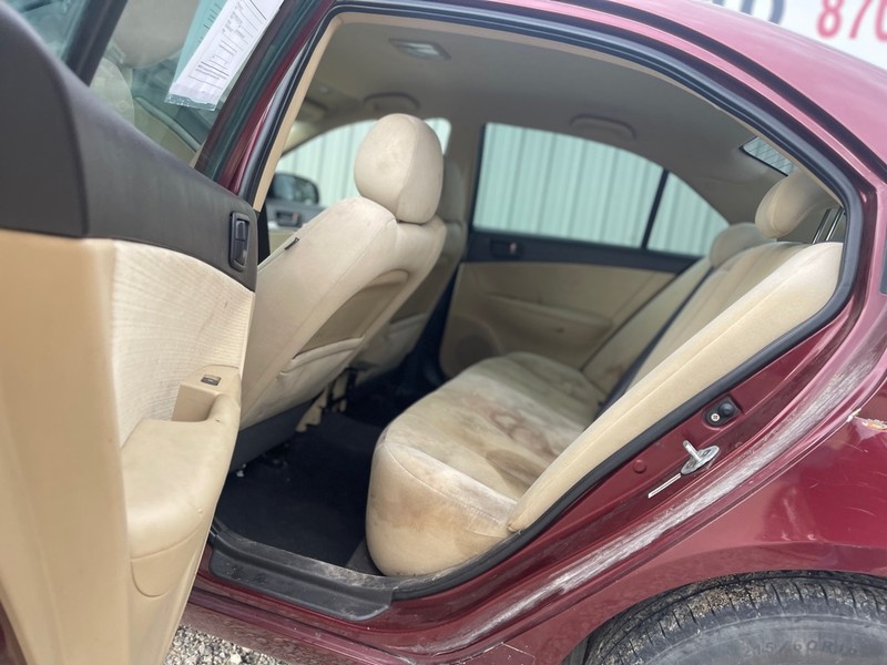 Hyundai Sonata Vehicle Full-screen Gallery Image 5