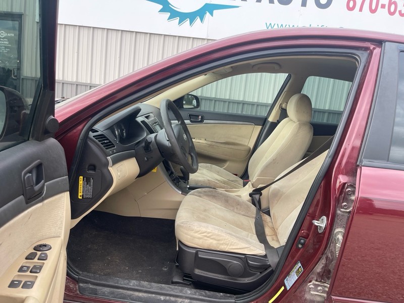 Hyundai Sonata Vehicle Full-screen Gallery Image 6