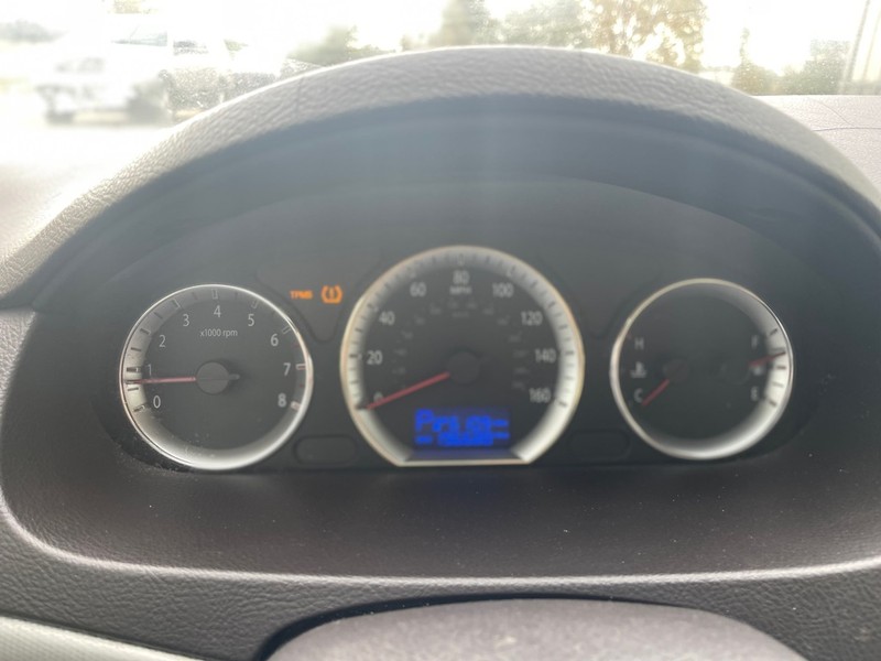 Hyundai Sonata Vehicle Full-screen Gallery Image 9