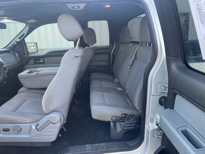 Ford F-150 Vehicle Full-screen Gallery Image 5