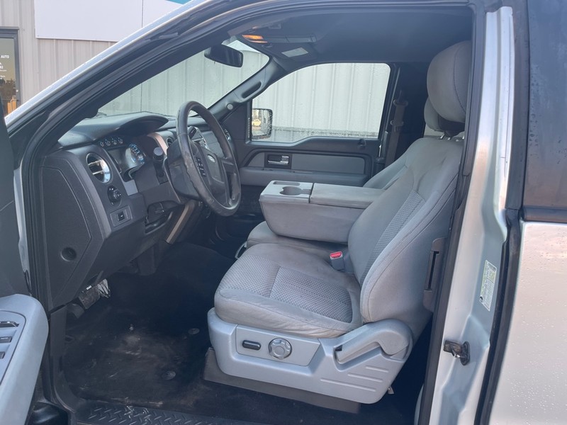 Ford F-150 Vehicle Full-screen Gallery Image 6