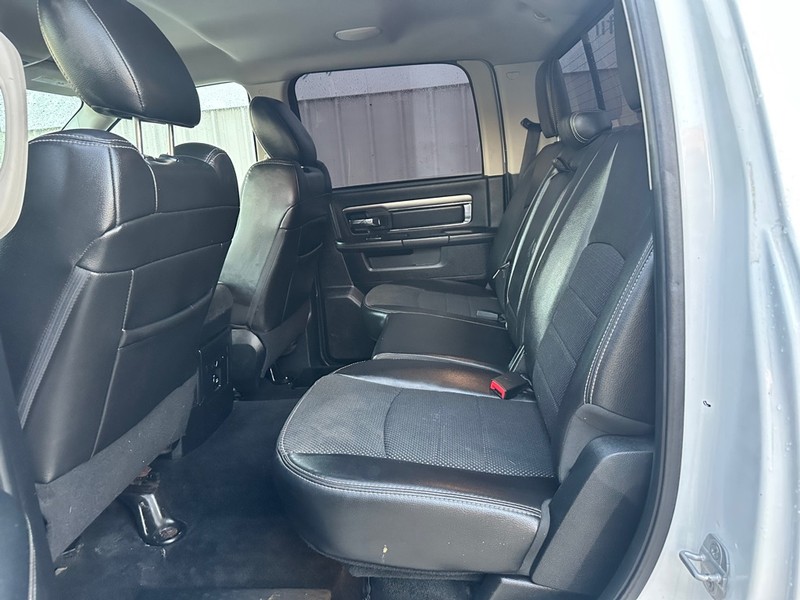 Ram 1500 Vehicle Full-screen Gallery Image 5