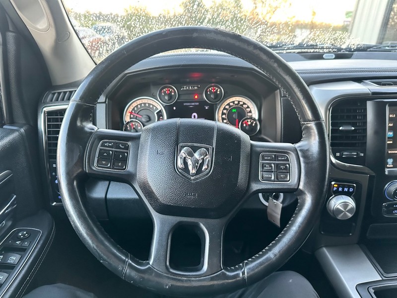 Ram 1500 Vehicle Full-screen Gallery Image 9