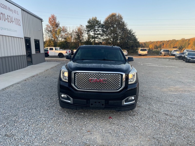 GMC Yukon Vehicle Full-screen Gallery Image 2