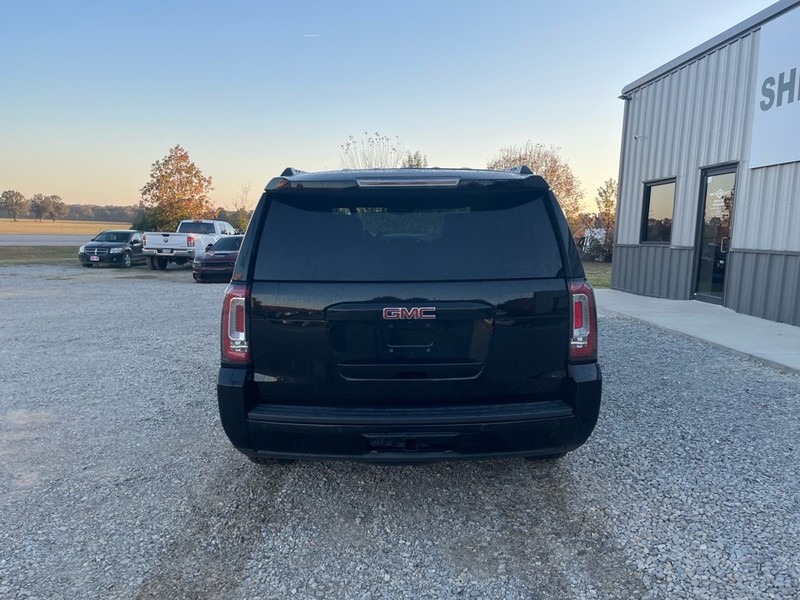 GMC Yukon Vehicle Full-screen Gallery Image 4