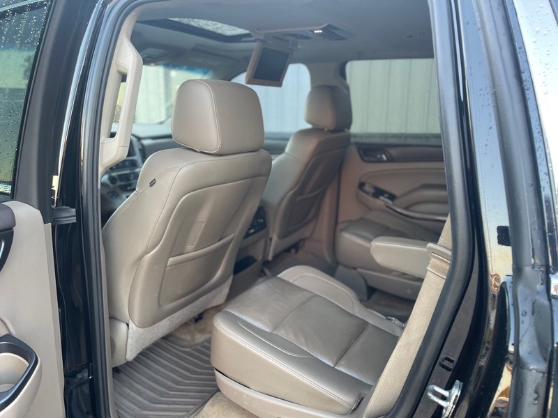 GMC Yukon Vehicle Full-screen Gallery Image 6