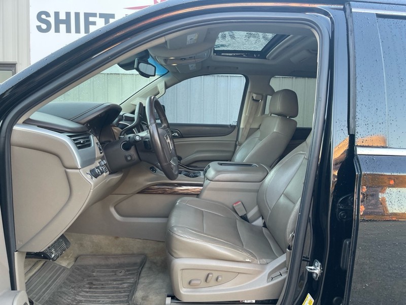 GMC Yukon Vehicle Full-screen Gallery Image 7