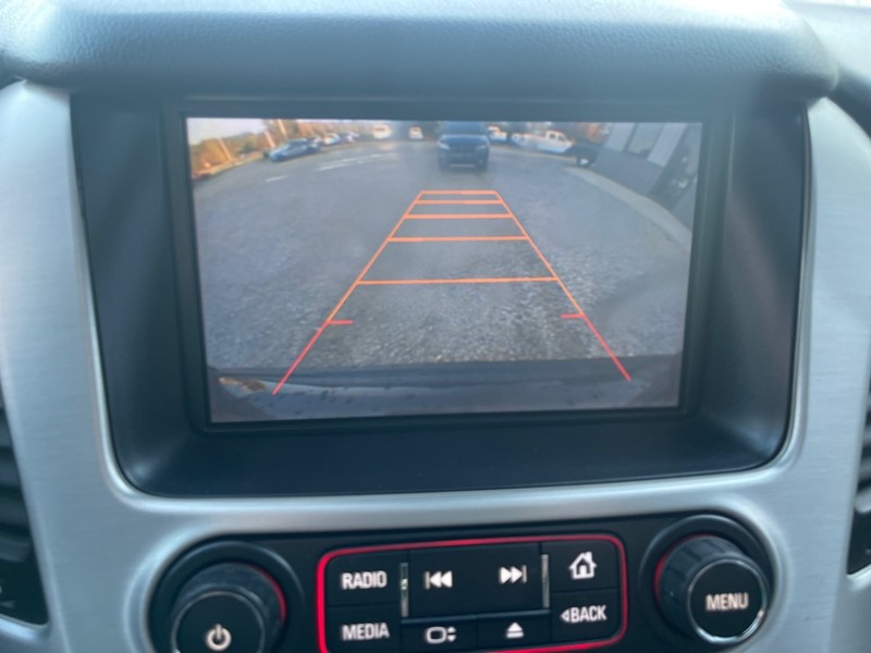 GMC Yukon Vehicle Full-screen Gallery Image 9