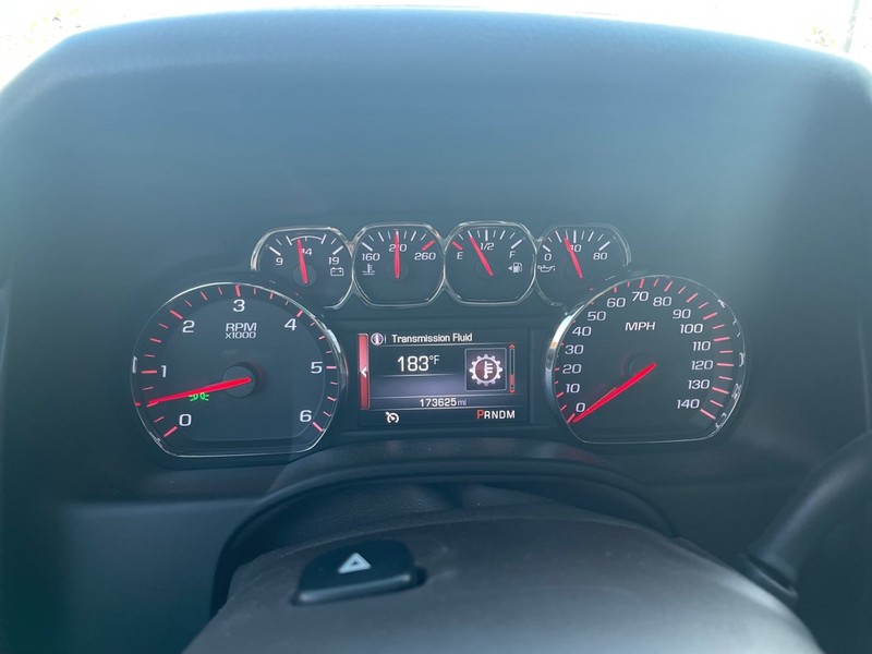 GMC Yukon Vehicle Full-screen Gallery Image 12