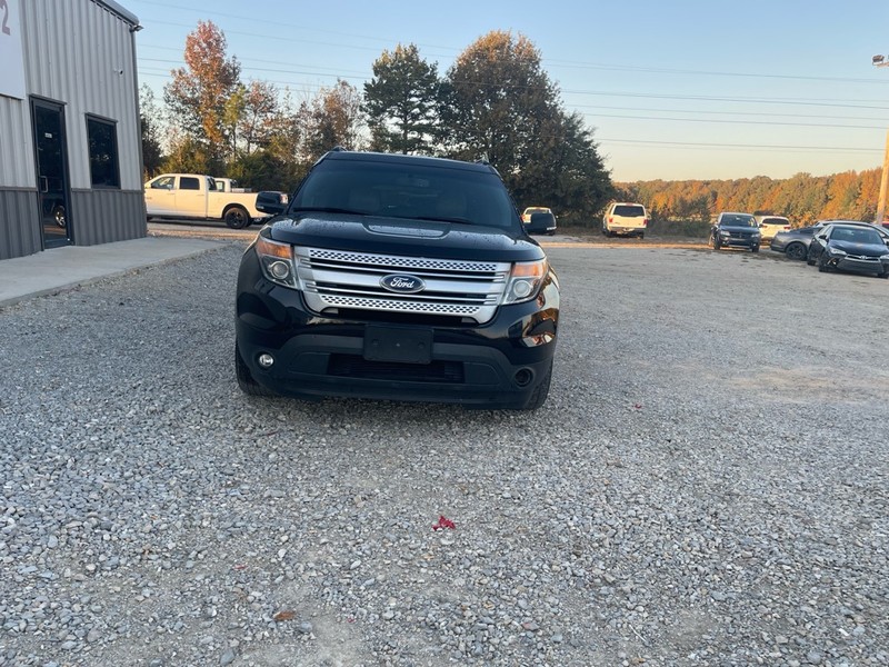 Ford Explorer Vehicle Full-screen Gallery Image 2