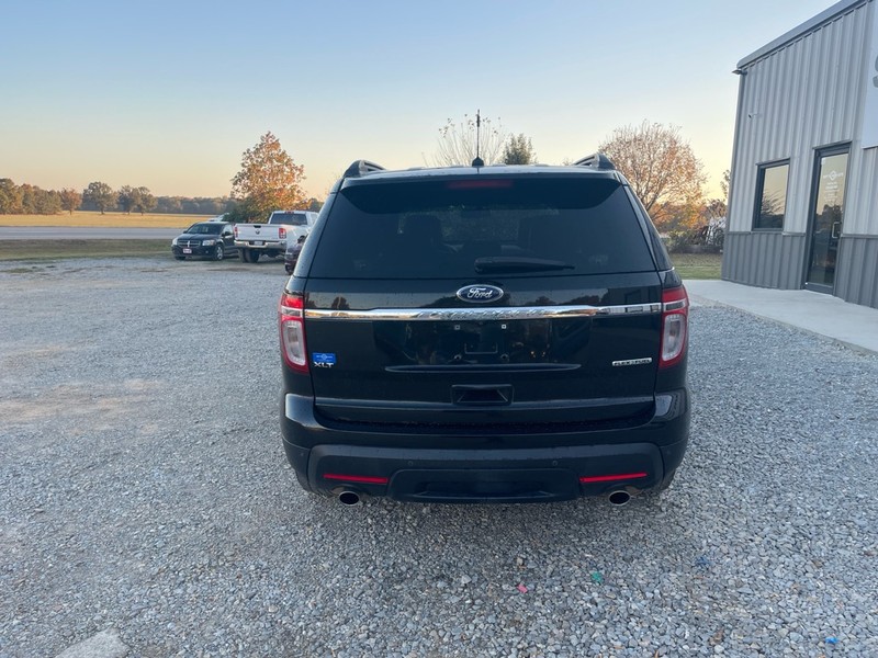 Ford Explorer Vehicle Full-screen Gallery Image 4