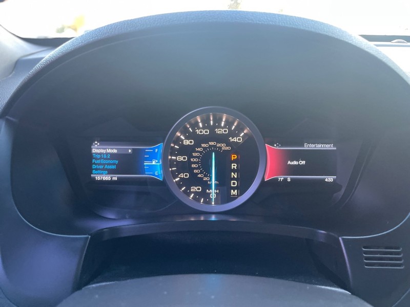 Ford Explorer Vehicle Full-screen Gallery Image 10