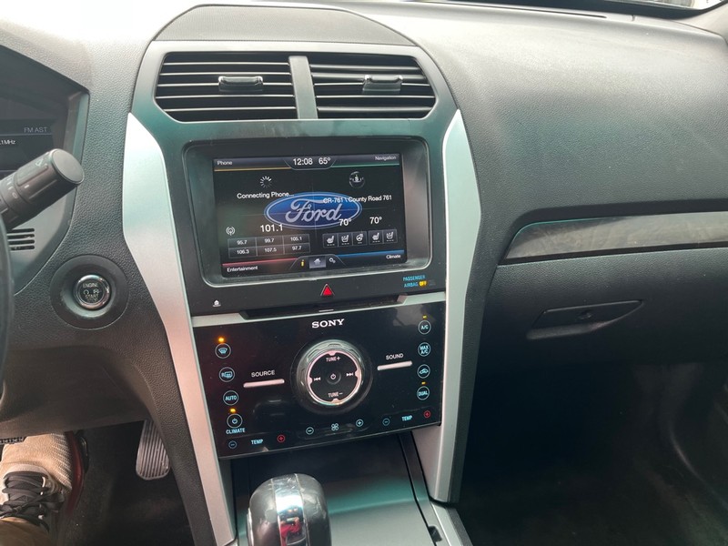 Ford Explorer Vehicle Full-screen Gallery Image 8