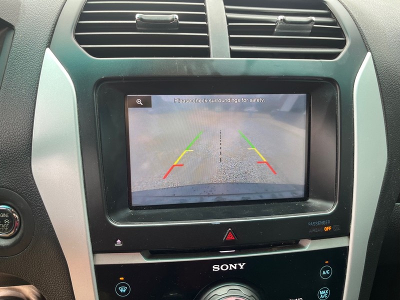 Ford Explorer Vehicle Full-screen Gallery Image 9