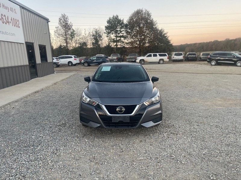 Nissan Versa Sedan Vehicle Full-screen Gallery Image 2