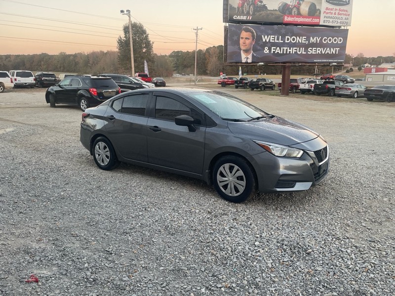 Nissan Versa Sedan Vehicle Full-screen Gallery Image 3
