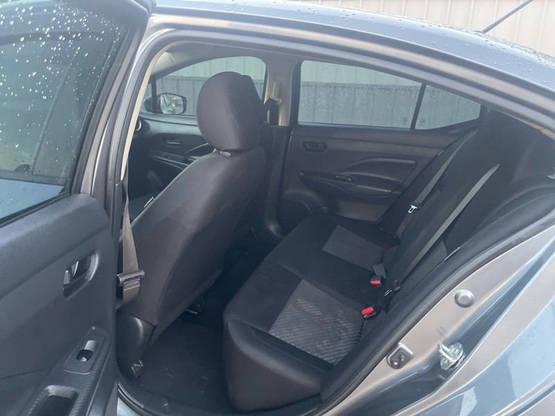 Nissan Versa Sedan Vehicle Full-screen Gallery Image 5