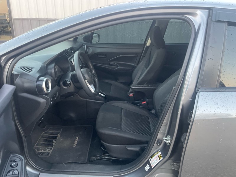 Nissan Versa Sedan Vehicle Full-screen Gallery Image 6