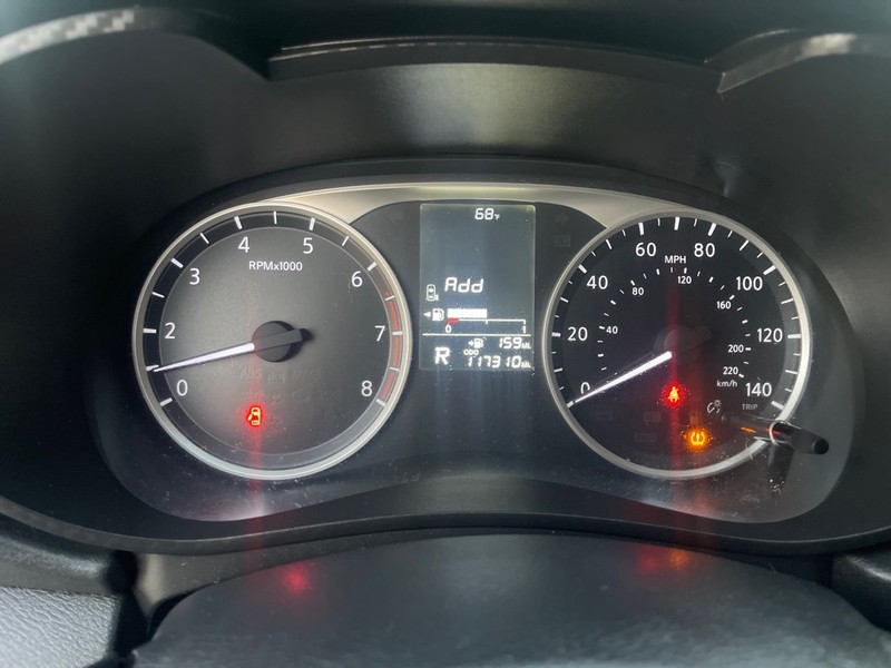 Nissan Versa Sedan Vehicle Full-screen Gallery Image 10