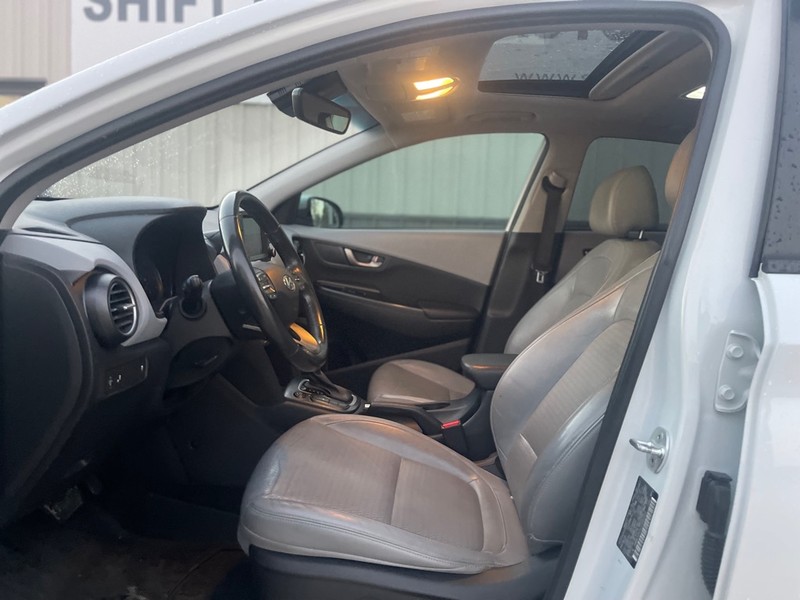 Hyundai Kona Vehicle Full-screen Gallery Image 6