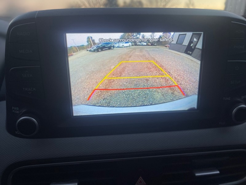 Hyundai Kona Vehicle Full-screen Gallery Image 8