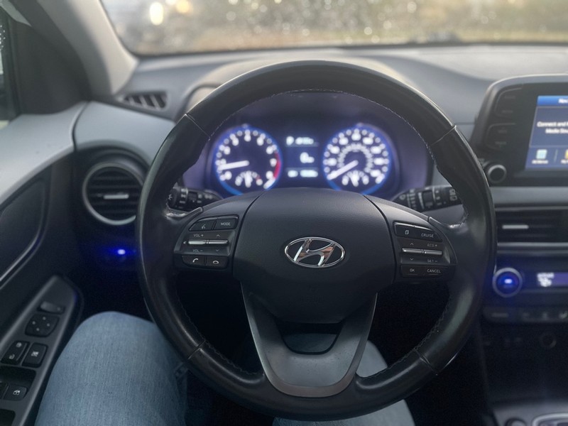 Hyundai Kona Vehicle Full-screen Gallery Image 9