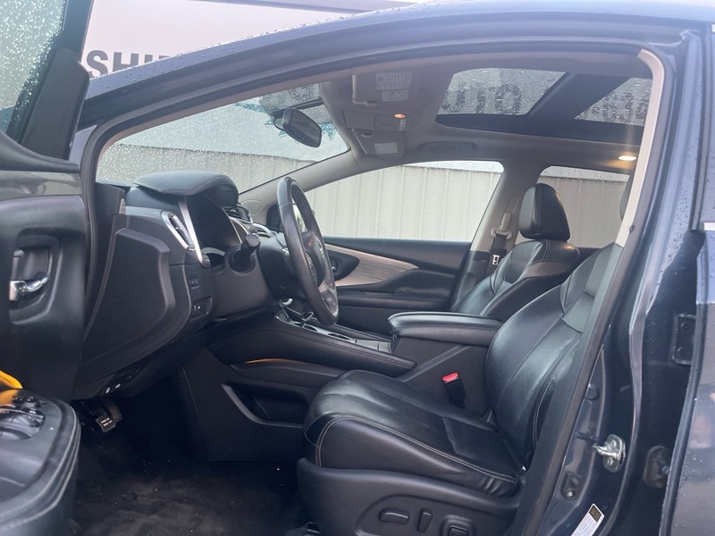 Nissan Murano Vehicle Full-screen Gallery Image 6