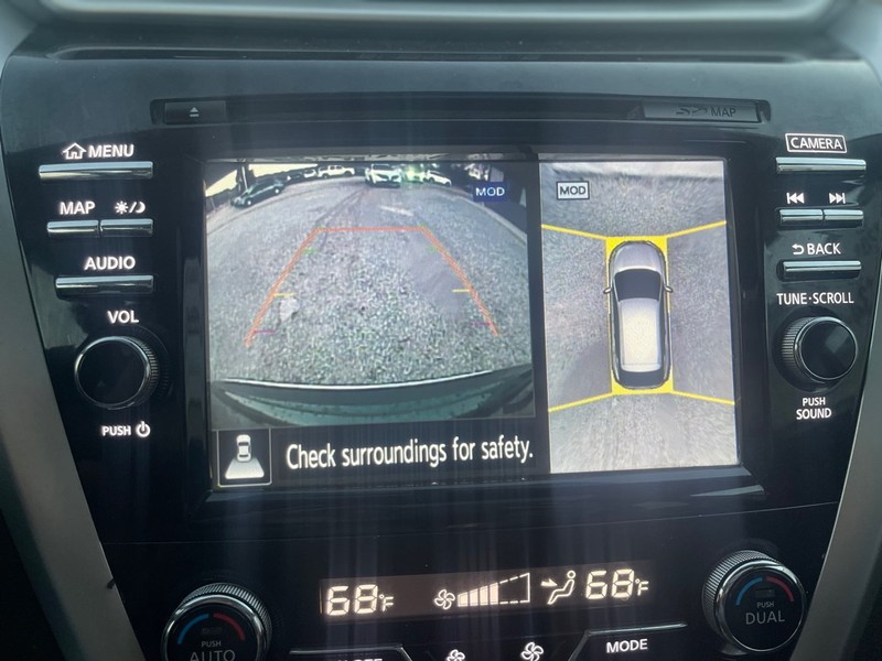 Nissan Murano Vehicle Full-screen Gallery Image 8