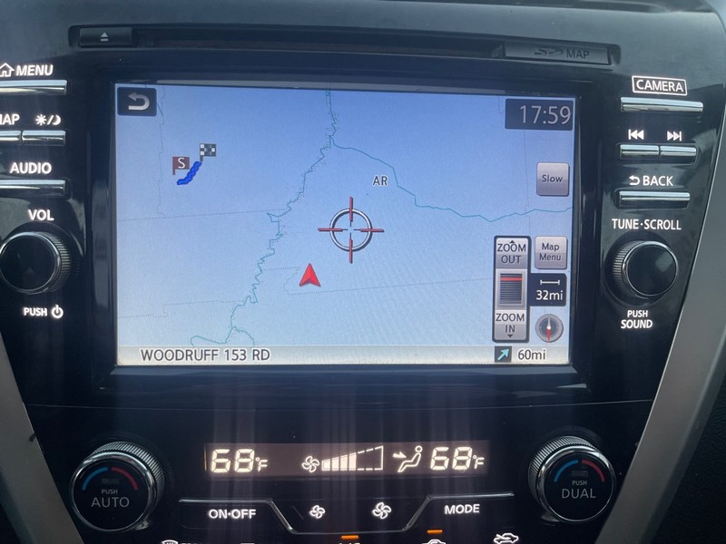 Nissan Murano Vehicle Full-screen Gallery Image 9