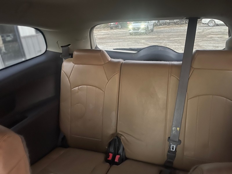 Buick Enclave Vehicle Full-screen Gallery Image 5