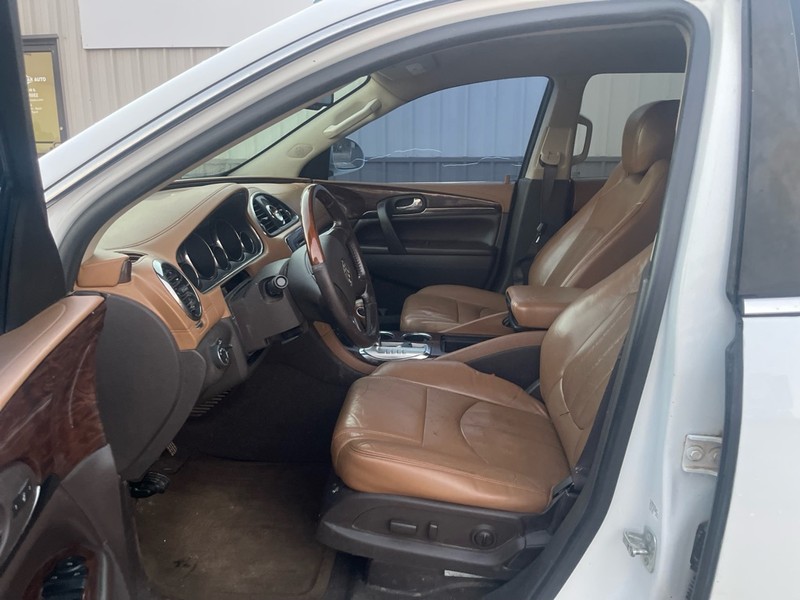 Buick Enclave Vehicle Full-screen Gallery Image 7