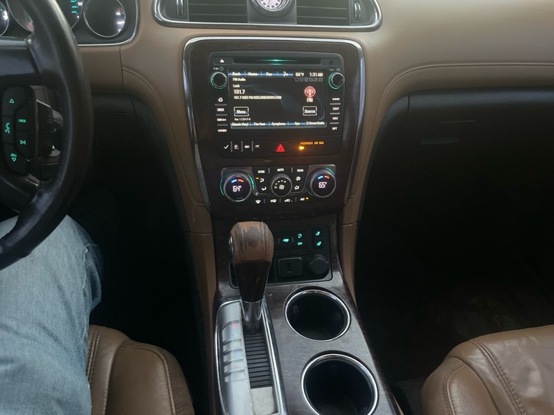 Buick Enclave Vehicle Full-screen Gallery Image 8