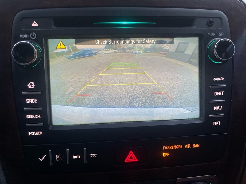 Buick Enclave Vehicle Full-screen Gallery Image 9