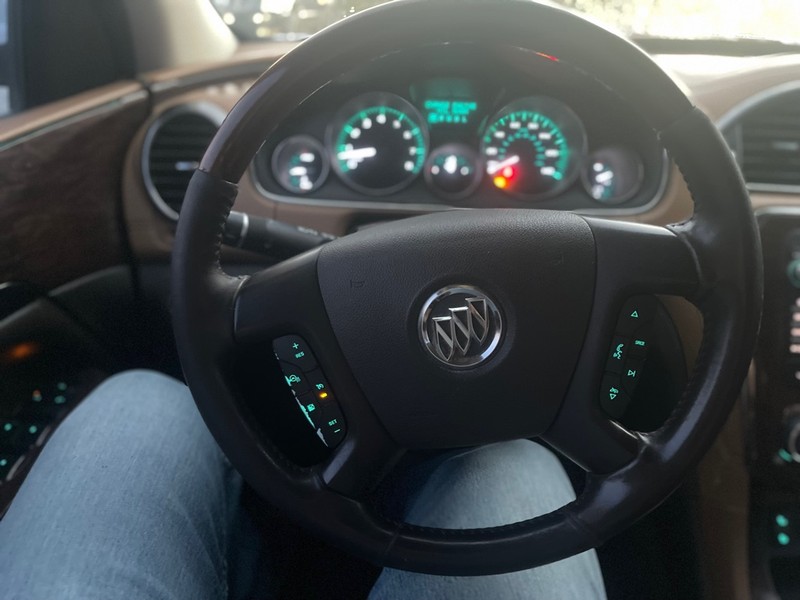 Buick Enclave Vehicle Full-screen Gallery Image 10