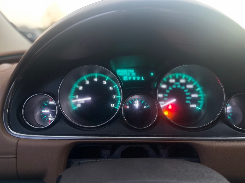 Buick Enclave Vehicle Full-screen Gallery Image 11